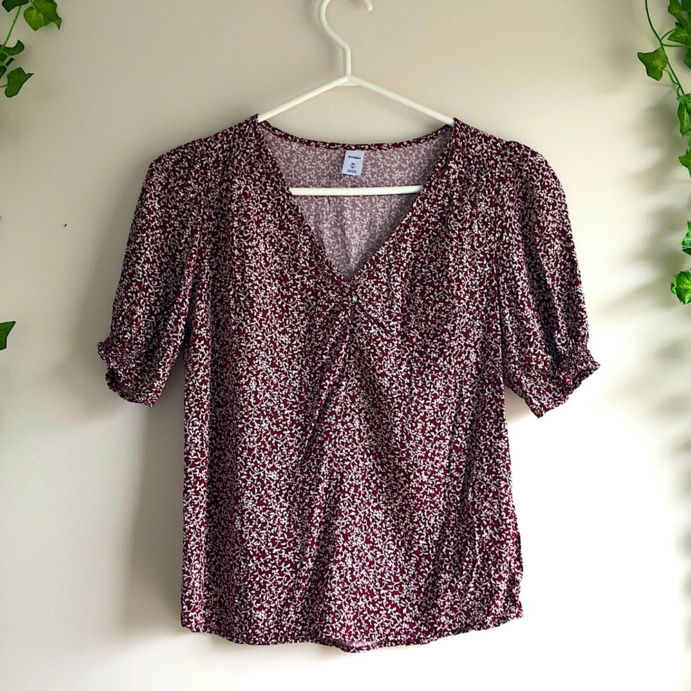 Old Navy red patterned, puffed sleeved Blouse